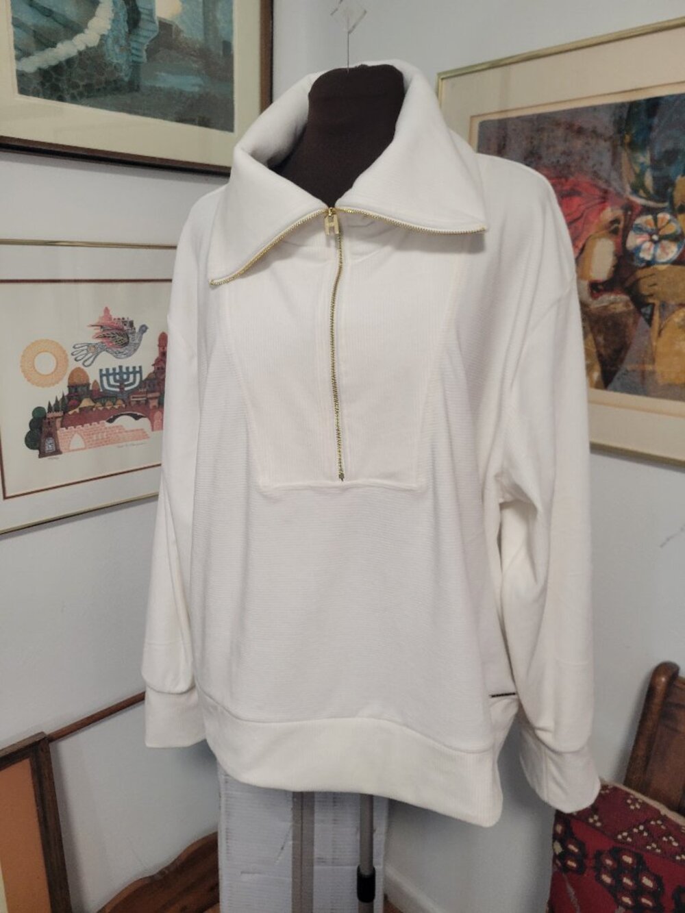 Halston Cream and Gold Sweatshirt Size XXL